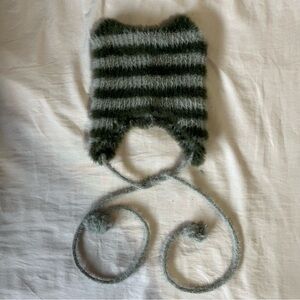 🌟 Urban Outfitters Striped Star Cat Beanie 🌟